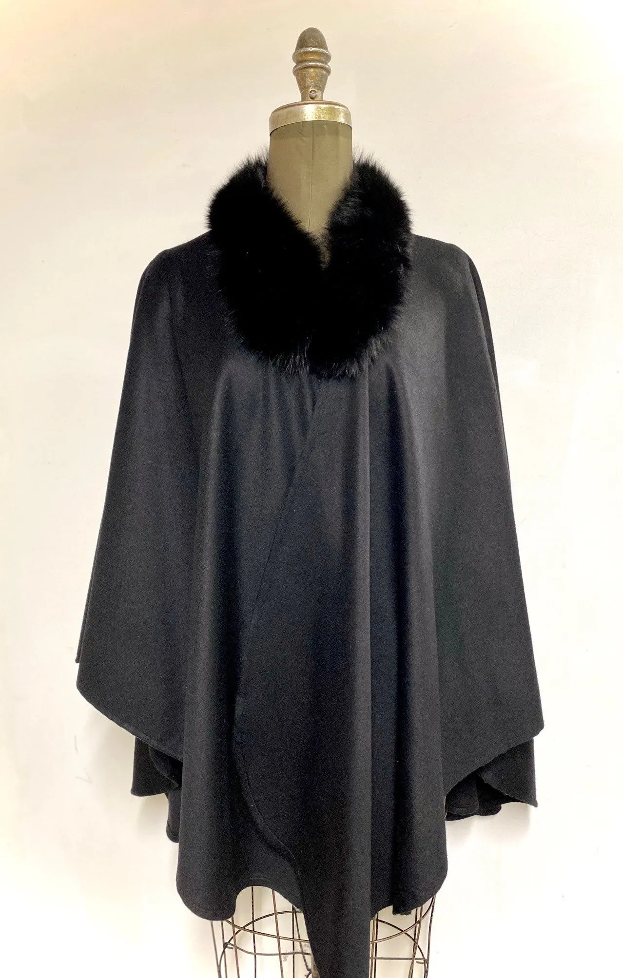 Clara - Easy Travel Wrap -50% Cashmere- Fur Trim