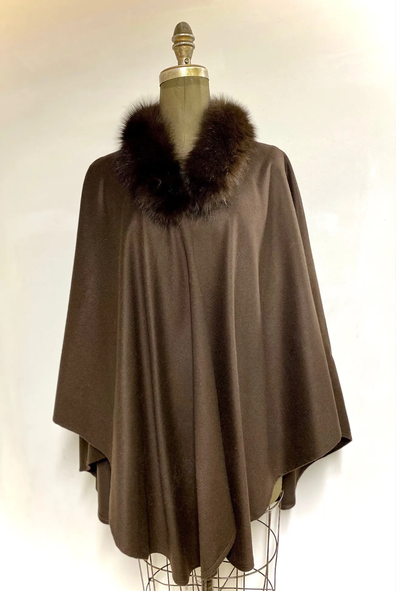 Clara - Easy Travel Wrap -50% Cashmere- Fur Trim