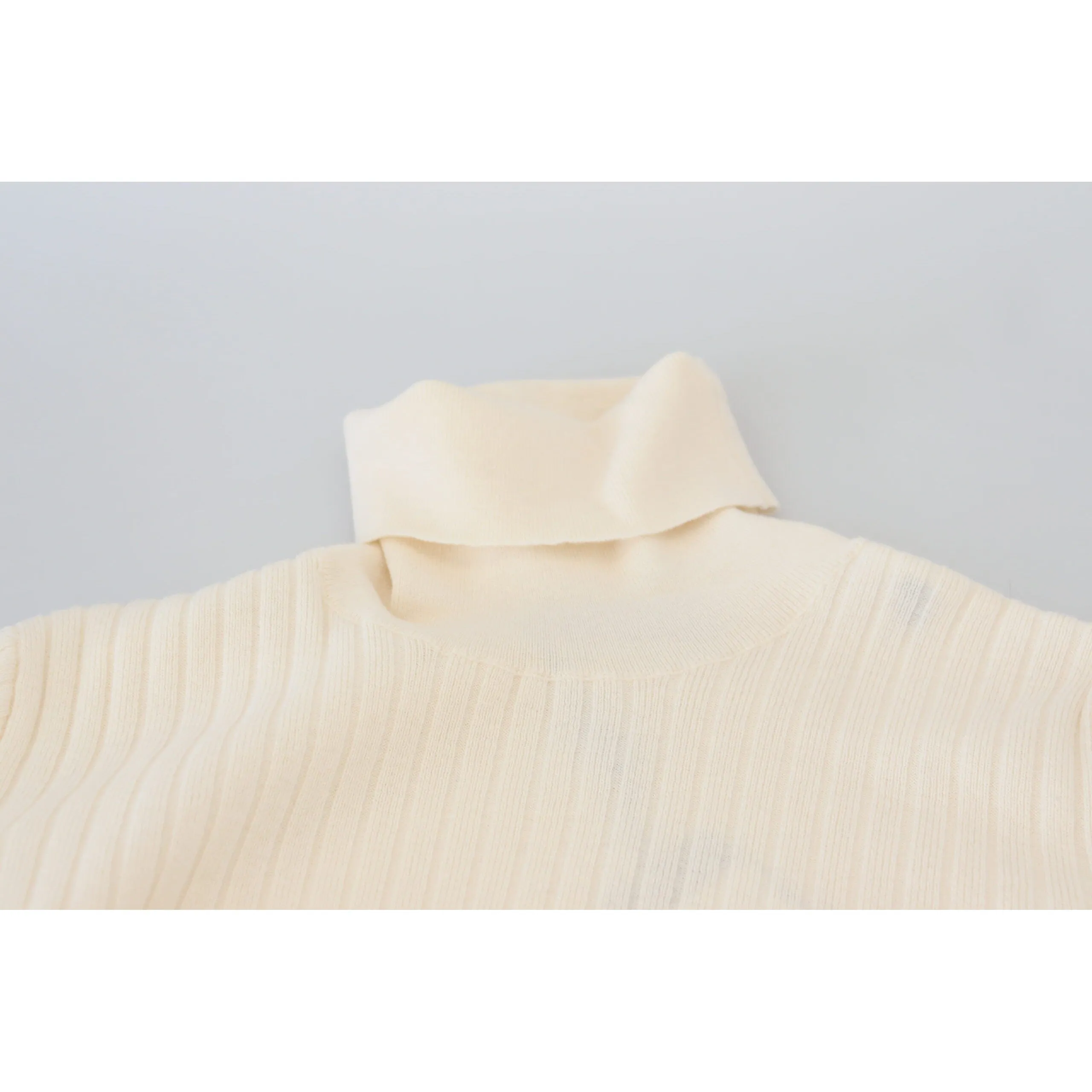 Dolce & Gabbana Ivory Turtleneck Wool Blend Sweater