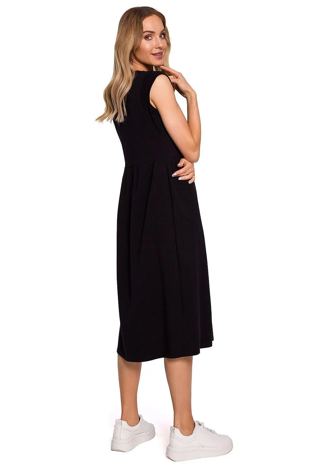 Elegant Knitted Midi Dress with Waist Definition