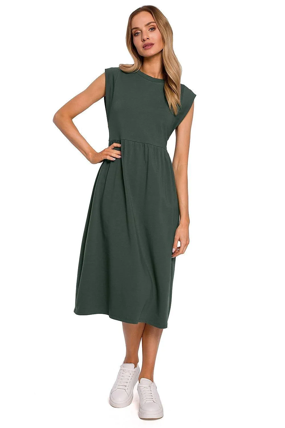 Elegant Knitted Midi Dress with Waist Definition