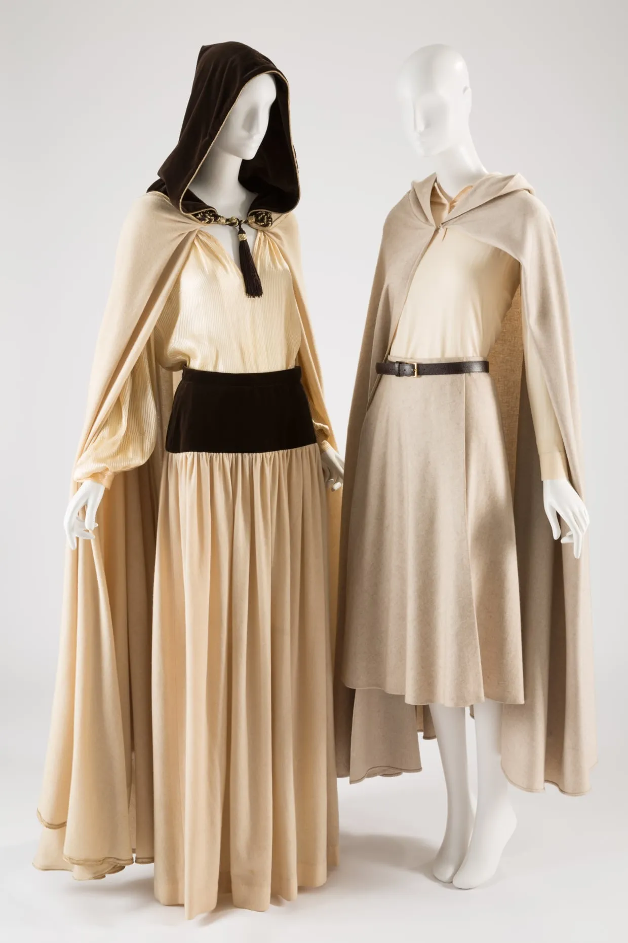 Gorgeous 1970-1972 Halston Well Documented Pale Neutral Colour Cashmere Wool Mix Cape