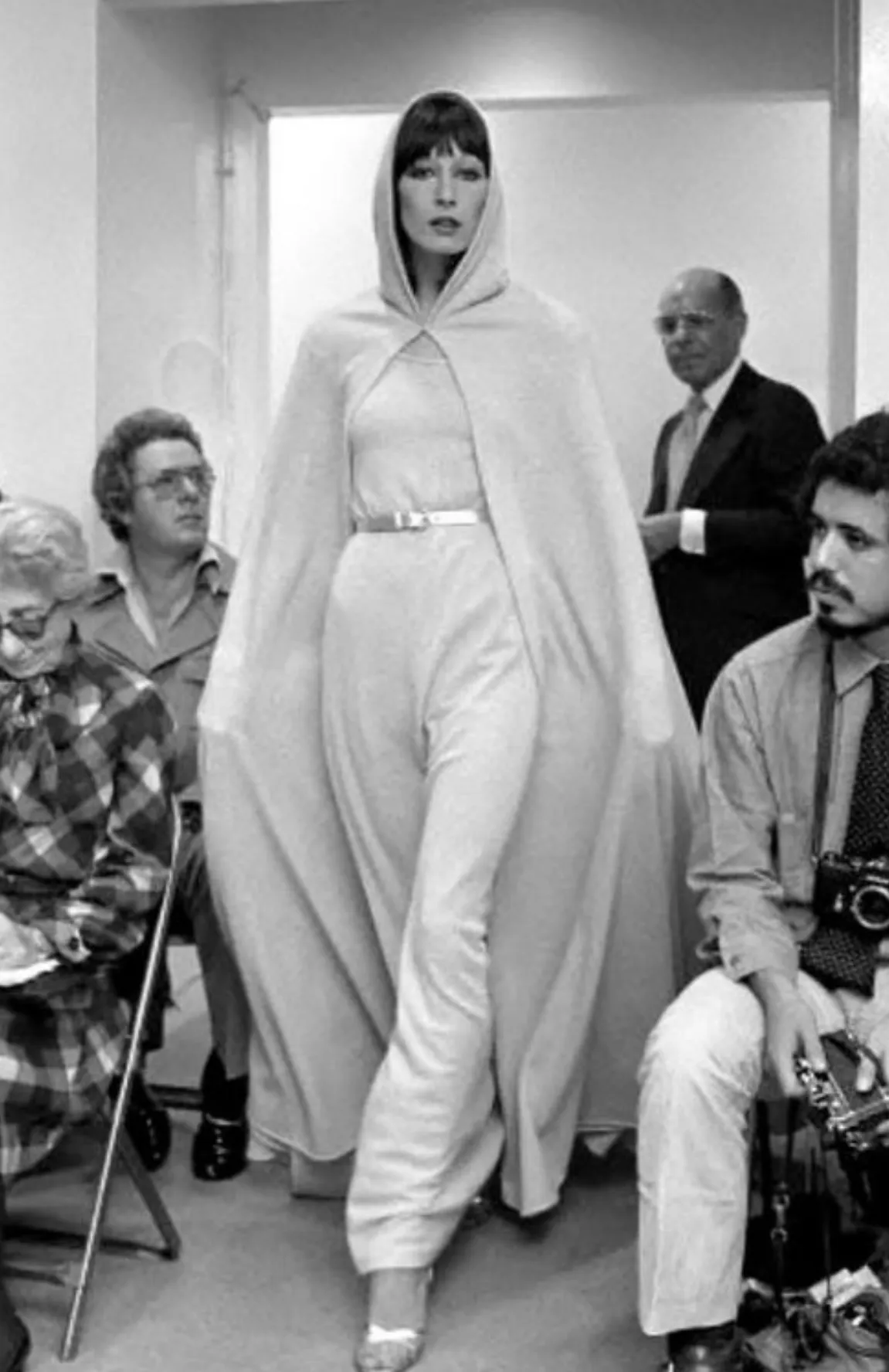 Gorgeous 1970-1972 Halston Well Documented Pale Neutral Colour Cashmere Wool Mix Cape